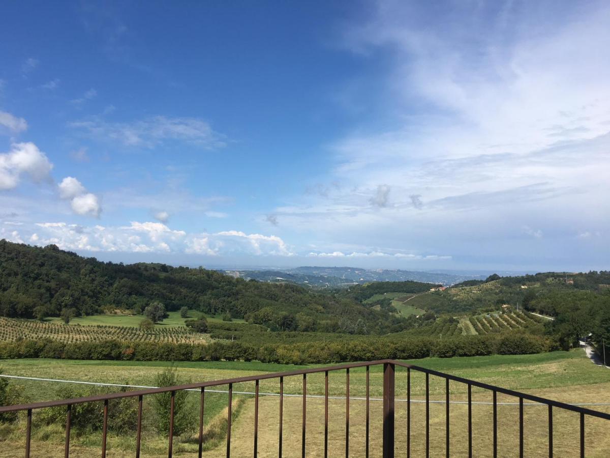 La Luce Delle Colline Bed & Breakfast Serravalle delle Langhe Bagian luar foto