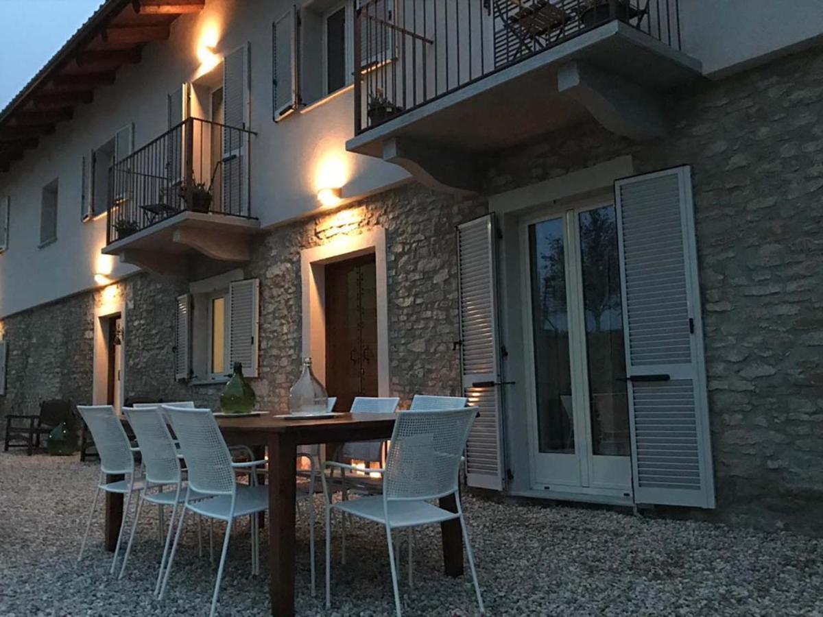 La Luce Delle Colline Bed & Breakfast Serravalle delle Langhe Bagian luar foto