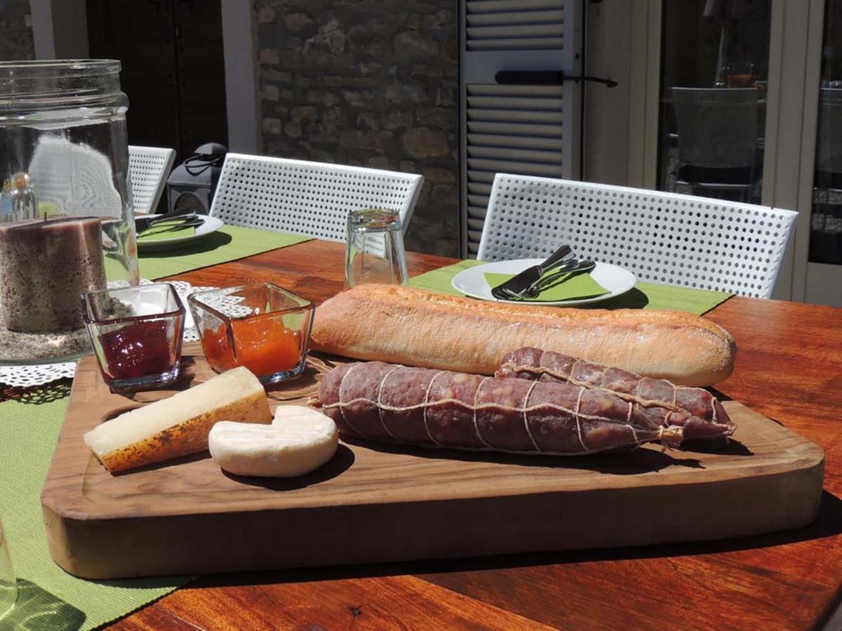 La Luce Delle Colline Bed & Breakfast Serravalle delle Langhe Bagian luar foto