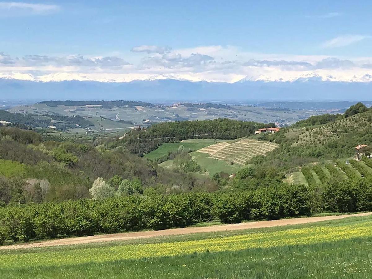 La Luce Delle Colline Bed & Breakfast Serravalle delle Langhe Bagian luar foto