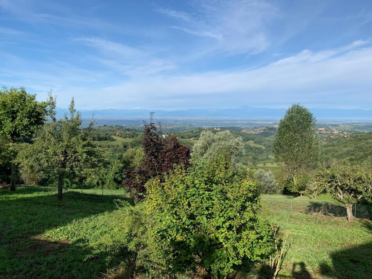 La Luce Delle Colline Bed & Breakfast Serravalle delle Langhe Bagian luar foto