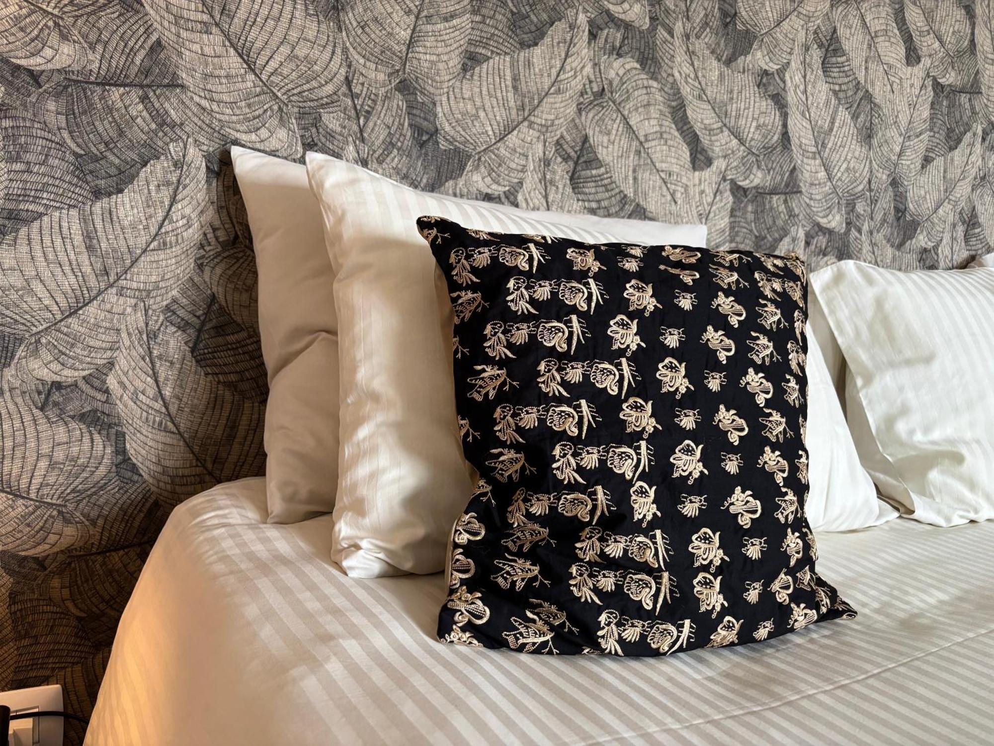 La Luce Delle Colline Bed & Breakfast Serravalle delle Langhe Bagian luar foto
