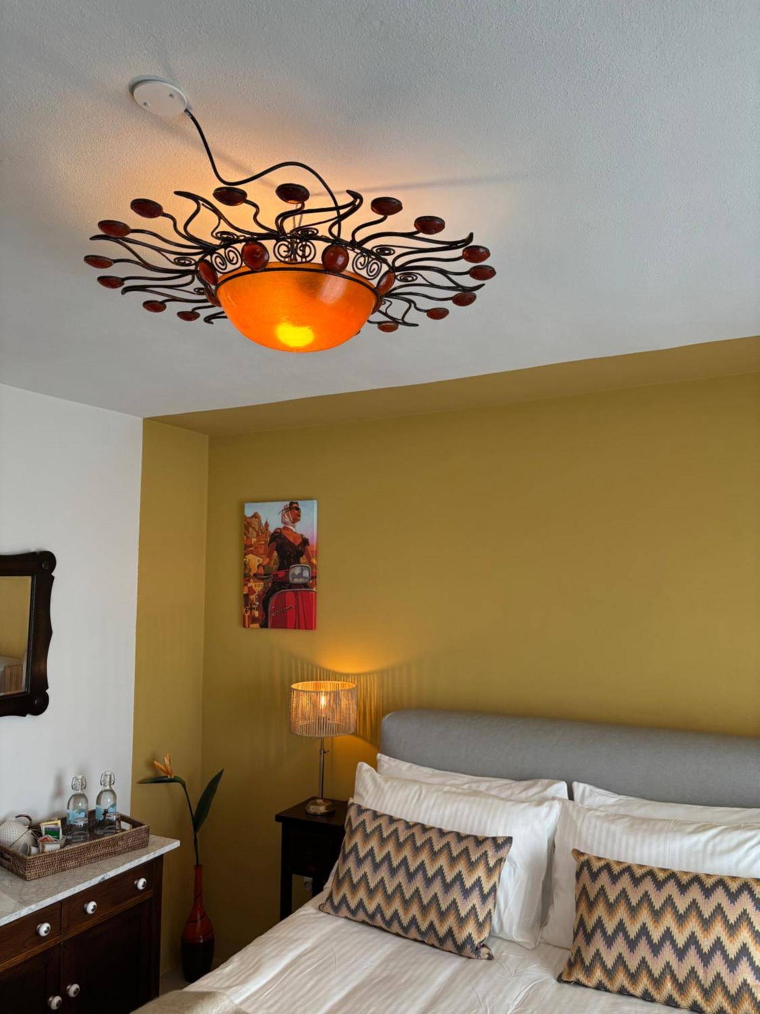 La Luce Delle Colline Bed & Breakfast Serravalle delle Langhe Bagian luar foto
