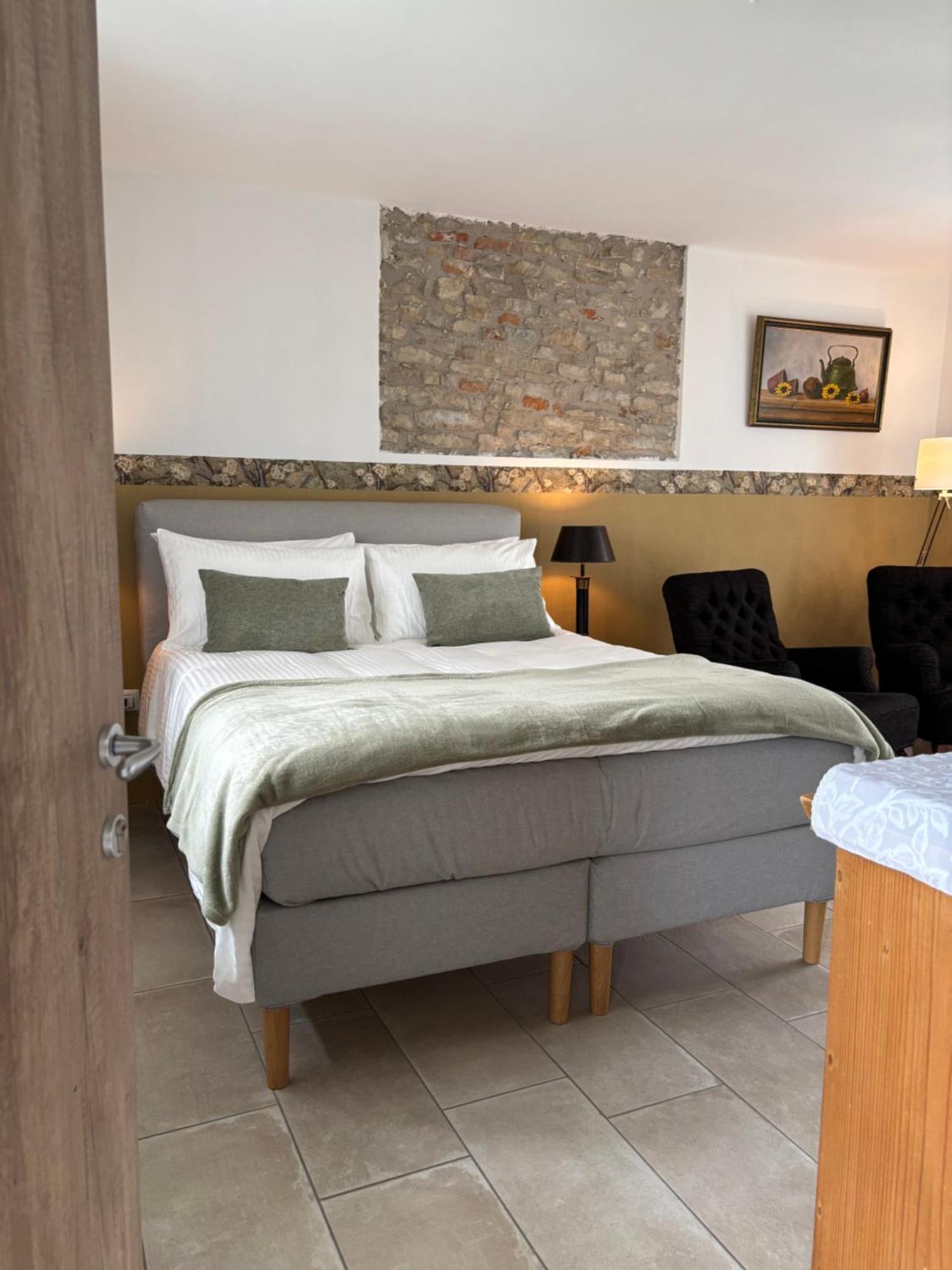 La Luce Delle Colline Bed & Breakfast Serravalle delle Langhe Bagian luar foto